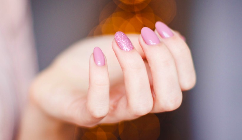 Crea el manicure perfecto con AirBrush