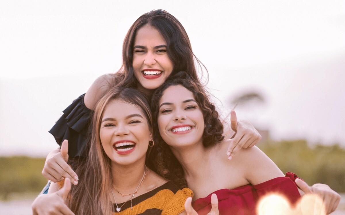 5 Ways to Make Everyone the Main Character in a Group Photo