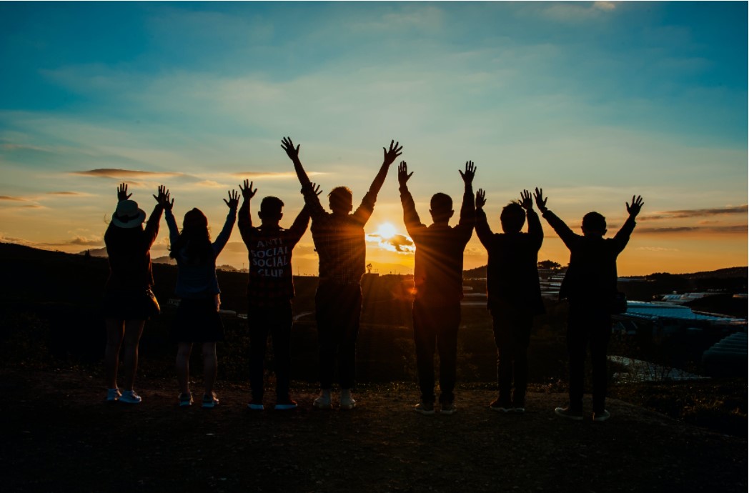 Five Easy Poses for Your Next Group Pic