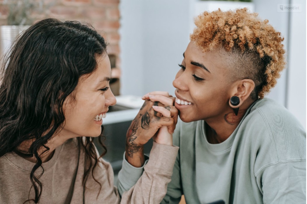 Couple Poses: 5 Easy Shots for your Valentine&#8217;s Day Pics