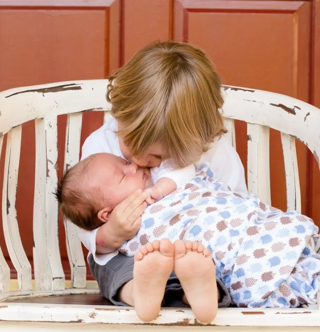 Plan A Perfect Newborn Photoshoot with AirBrush