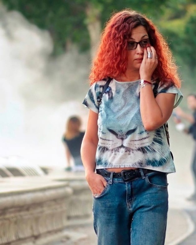 remove people from photos - red hair girl cropping example after