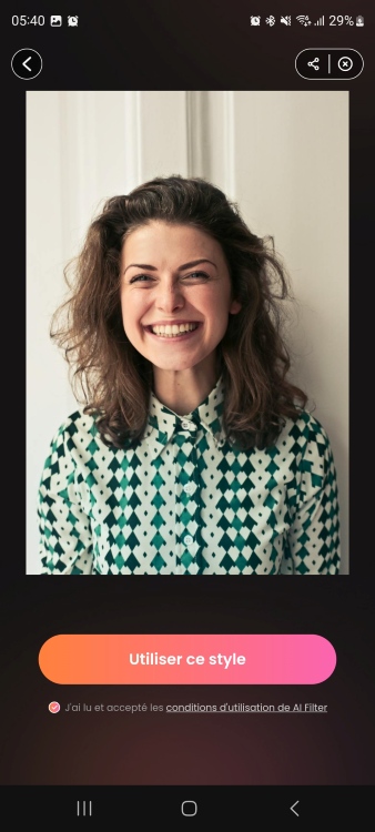 AirBrush Ghibli filter App Screenshot FR - smiling girl in green