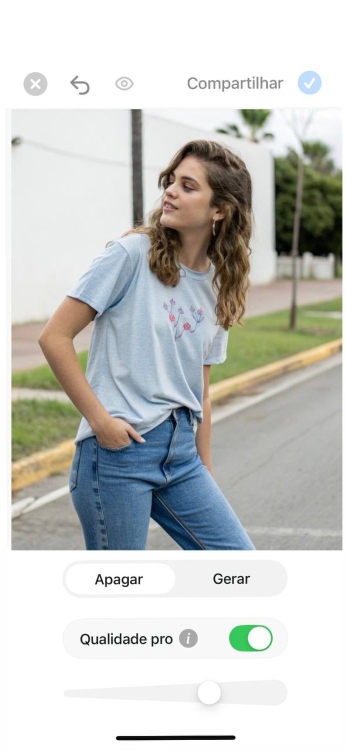 Pixelcut App Screenshot PT - woman in blue t-shirt before changing outfit