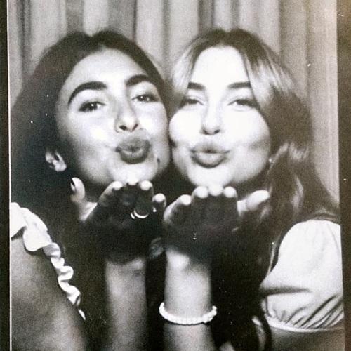 Photo Booth effect - poses Blowing Kiss