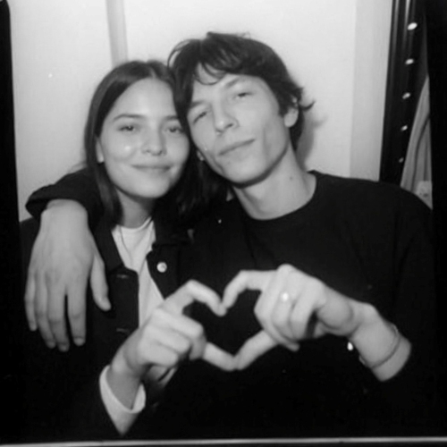 Photo Booth effect - poses The Heart Hands